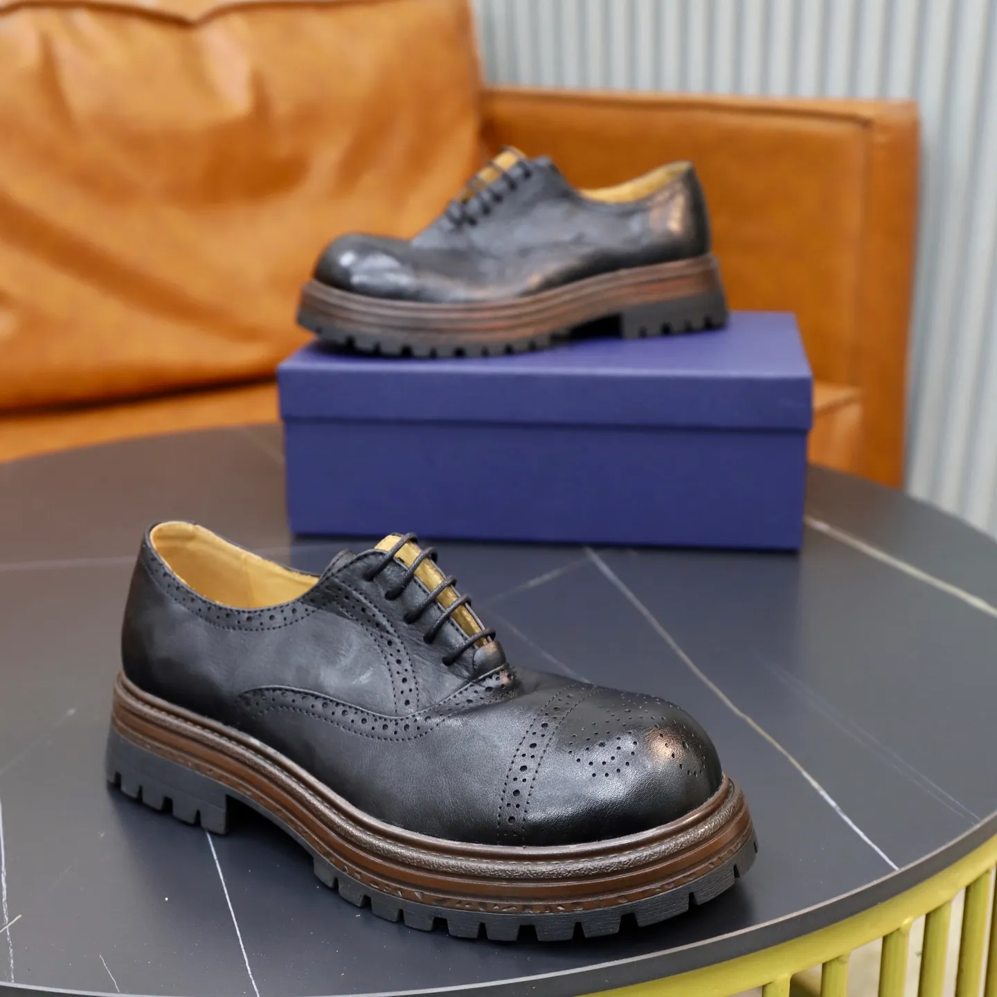 Factory price: 540💰 [Dior] Dior's new casual men's shoes are launched in Hong Kong counters. Official website 1:1 production. Italian washed cowhide + water-dyed leather lining. Designed by European and American masters. Perfect shape to create counter quality, solid color rubber wear-resistant outsole and classic dazzling head! Super versatile and very comfortable. High-end without losing taste, fashionable and novel! ! Absolute focus! 3 colors available! Code number 38-45